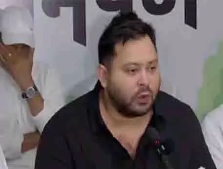 Tejashwi Yadav ने मतदाता सूची संशोधन पर चुनाव आयोग से स्पष्टता की मांग की Tejashwi Yadav ने मतदाता सूची संशोधन पर चुनाव आयोग से स्पष्टता की मांग की
