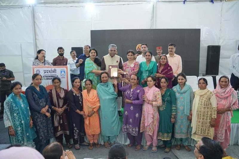 Himachal: आत्मनिर्भर भारत प्रदर्शनी भारत की आत्मनिर्भरता को दर्शाती है Himachal: आत्मनिर्भर भारत प्रदर्शनी भारत की आत्मनिर्भरता को दर्शाती है