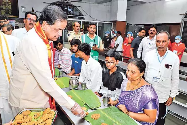 Andhra : वड़े तिरुमाला में रात्रिकालीन अन्न प्रसाद का भी हिस्सा Andhra : वड़े तिरुमाला में रात्रिकालीन अन्न प्रसाद का भी हिस्सा