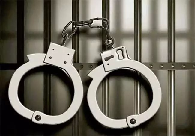 SOT पुलिस ने भुवनगिरि गायत्री हॉस्पिटल पर छापा मारा SOT पुलिस ने भुवनगिरि गायत्री हॉस्पिटल पर छापा मारा