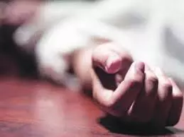 Mohammadabad: नहर के किनारे 8 वर्षीय बालिका का शव मिलने से पूरे क्षेत्र में सनसनी Mohammadabad: नहर के किनारे 8 वर्षीय बालिका का शव मिलने से पूरे क्षेत्र में सनसनी
