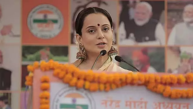लोगों को भाषा के नाम पर नहीं बांटा जाना चाहिए: Kangana Ranaut लोगों को भाषा के नाम पर नहीं बांटा जाना चाहिए: Kangana Ranaut