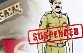 Ballia: गोलीकांड पर SP का सख्त एक्शन, दरोगा और सिपाही सस्पेंड Ballia: गोलीकांड पर SP का सख्त एक्शन, दरोगा और सिपाही सस्पेंड