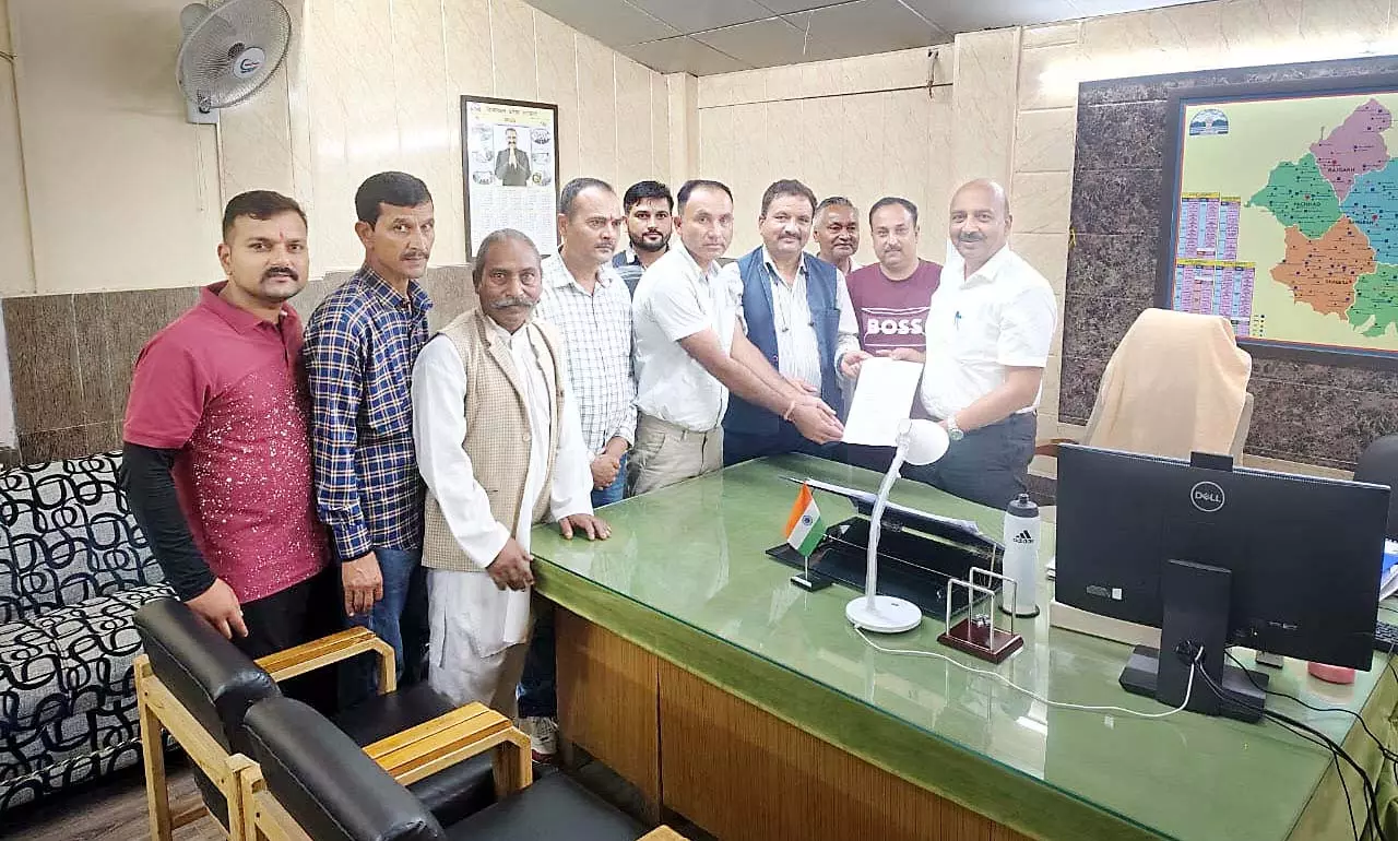 ददाहू सिविल अस्पताल की खस्ताहालत, एमरजेंसी रूम भी दूसरी मंजिल पर ददाहू सिविल अस्पताल की खस्ताहालत, एमरजेंसी रूम भी दूसरी मंजिल पर