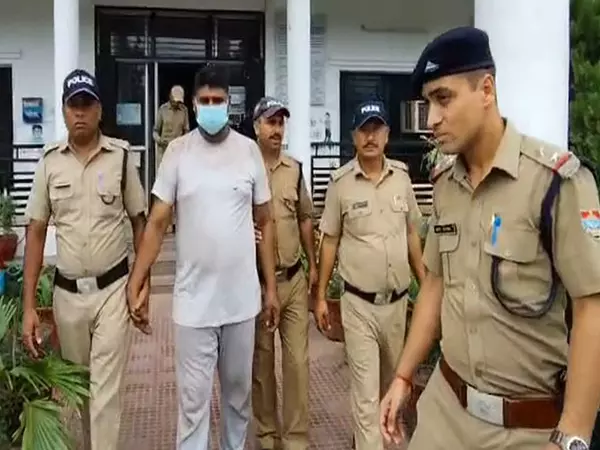 कांवड़ यात्रा से पहले हरिद्वार पुलिस ने 3 करोड़ रुपये की ड्रग्स जब्त की, एक गिरफ्तार कांवड़ यात्रा से पहले हरिद्वार पुलिस ने 3 करोड़ रुपये की ड्रग्स जब्त की, एक गिरफ्तार