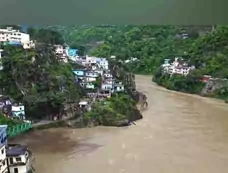 Uttarakhand के कई हिस्सों में भारी बारिश से अलकनंदा नदी में जलस्तर बढ़ा Uttarakhand के कई हिस्सों में भारी बारिश से अलकनंदा नदी में जलस्तर बढ़ा