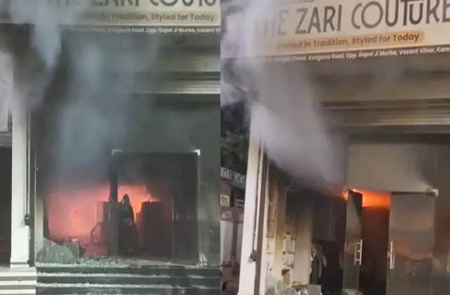 Karnal: फैशन शोरूम में लगी भयानक आग, लाखों रुपये का माल हुआ खाक Karnal: फैशन शोरूम में लगी भयानक आग, लाखों रुपये का माल हुआ खाक