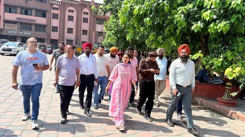 Amritsar में सड़क अपनाने की योजना शुरू, पहले चरण में 41 हिस्सों की पहचान की गई Amritsar में सड़क अपनाने की योजना शुरू, पहले चरण में 41 हिस्सों की पहचान की गई