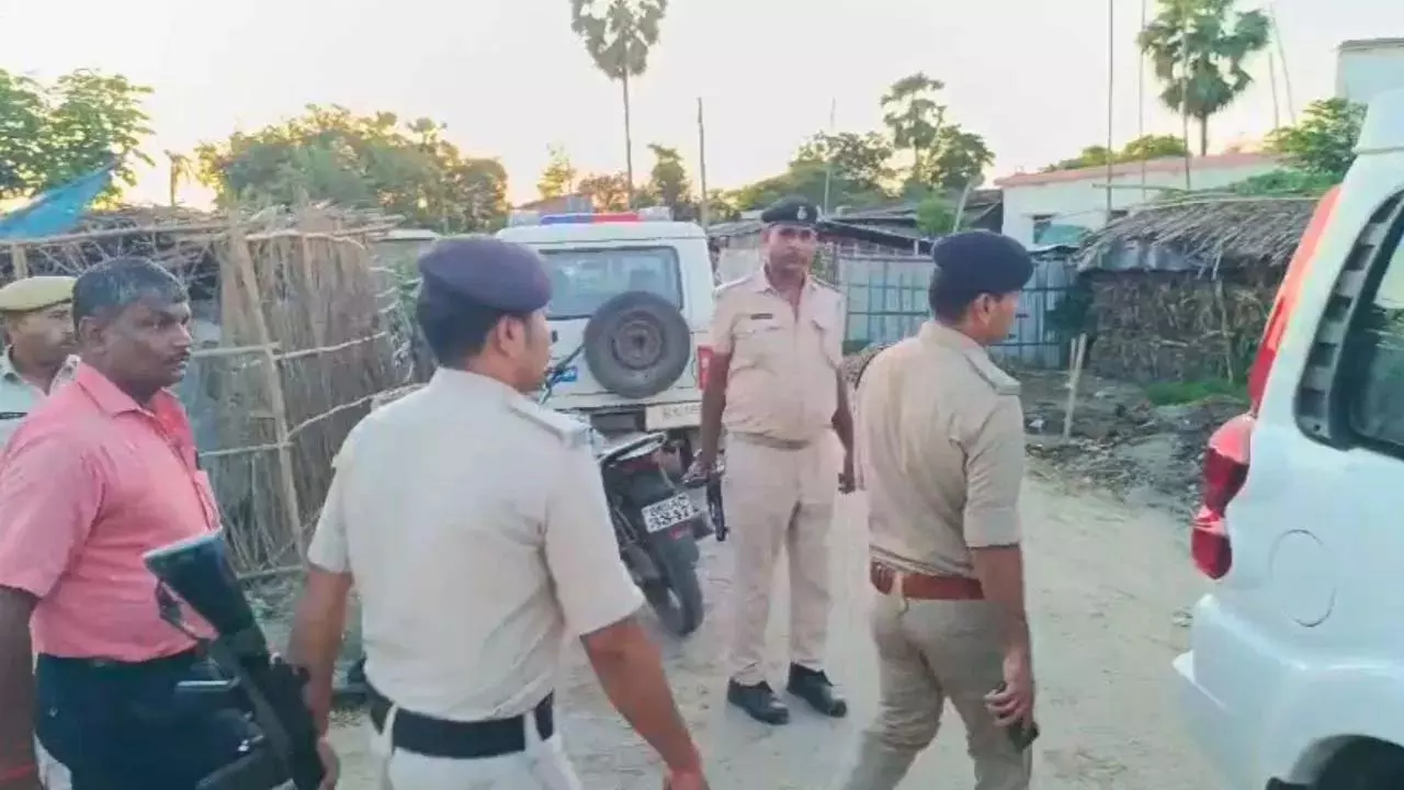 BIG BREAKING: एक परिवार के 5 लोगों की बेरहमी से हत्या, फैली सनसनी BIG BREAKING: एक परिवार के 5 लोगों की बेरहमी से हत्या, फैली सनसनी