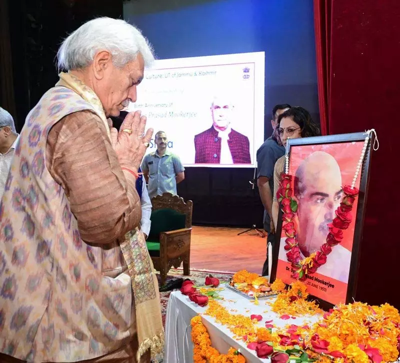 जम्मू-कश्मीर की उपलब्धियां डॉ. मुखर्जी के दृष्टिकोण से प्रेरित: L-G Sinha जम्मू-कश्मीर की उपलब्धियां डॉ. मुखर्जी के दृष्टिकोण से प्रेरित: L-G Sinha