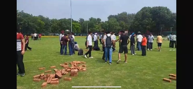 Amritsar में छात्रों के विरोध प्रदर्शन के बाद खेल के मैदान पर हेलीपैड बनाने की योजना स्थगित Amritsar में छात्रों के विरोध प्रदर्शन के बाद खेल के मैदान पर हेलीपैड बनाने की योजना स्थगित