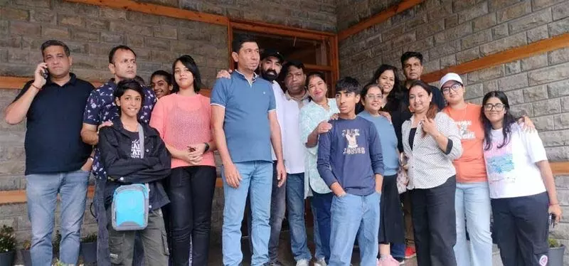 Mandi district के बाढ़ प्रभावित जंजैहली से 63 पर्यटकों को निकाला गया Mandi district के बाढ़ प्रभावित जंजैहली से 63 पर्यटकों को निकाला गया