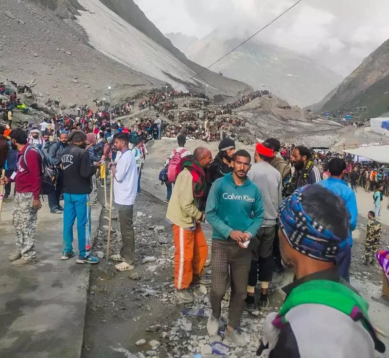 Jammu: अमरनाथ यात्रा के लिए 7,200 तीर्थयात्रियों का नया जत्था रवाना Jammu: अमरनाथ यात्रा के लिए 7,200 तीर्थयात्रियों का नया जत्था रवाना