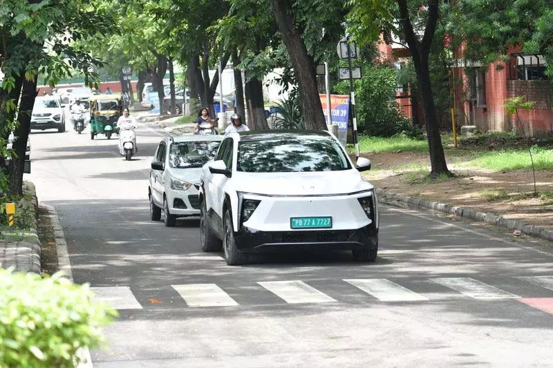 हाई-एंड इलेक्ट्रिक वाहनों ने Chandigarh निवासियों का ध्यान आकर्षित किया हाई-एंड इलेक्ट्रिक वाहनों ने Chandigarh निवासियों का ध्यान आकर्षित किया