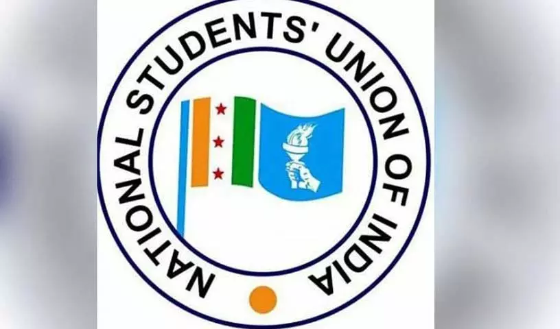 NSUI ने अधिक फीस वसूलने वाले इंजीनियरिंग कॉलेजों के खिलाफ कार्रवाई की मांग की NSUI ने अधिक फीस वसूलने वाले इंजीनियरिंग कॉलेजों के खिलाफ कार्रवाई की मांग की