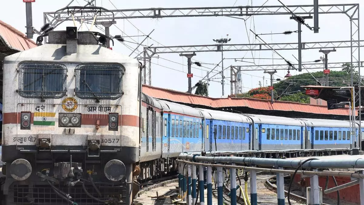 Gorakhpur: चौथी रेल लाइन निर्माण से कारोबार में होगा बड़ा इजाफा Gorakhpur: चौथी रेल लाइन निर्माण से कारोबार में होगा बड़ा इजाफा