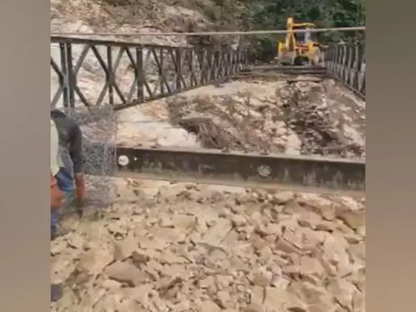 उत्तराखंड के Uttarkashi में भारी बारिश के बाद पुल बह गया, यमुनोत्री मार्ग बाधित हो गया उत्तराखंड के Uttarkashi में भारी बारिश के बाद पुल बह गया, यमुनोत्री मार्ग बाधित हो गया