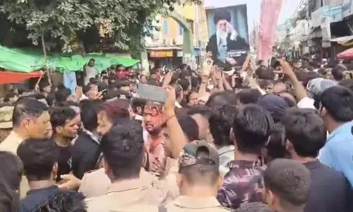 UP : मुहर्रम पर निकले जुलूस में विवाद, हिंसा में एक घायल, कई हिरासत में UP : मुहर्रम पर निकले जुलूस में विवाद, हिंसा में एक घायल, कई हिरासत में