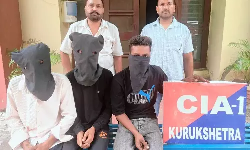 Haryana: चोरी के सात मोबाइल फोन के साथ तीन लोग गिरफ्तार Haryana: चोरी के सात मोबाइल फोन के साथ तीन लोग गिरफ्तार