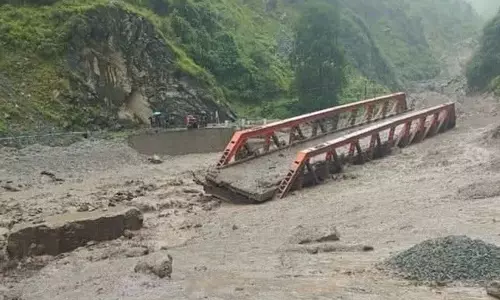 Himachal: चंबा में प्रमुख पुल बह जाने से 4 पंचायतें सम्पर्क से कट गईं Himachal: चंबा में प्रमुख पुल बह जाने से 4 पंचायतें सम्पर्क से कट गईं