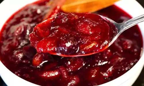 Cranberry Chutney: किसी भी तरह के खाने में रंग भर देगी ये डिश