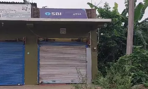 Balasore : एटीएम लूटकांड, मशीन काटकर लाखों रुपये उड़ाए Balasore : एटीएम लूटकांड, मशीन काटकर लाखों रुपये उड़ाए