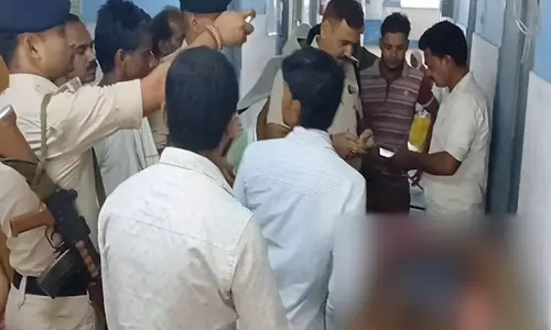 Araria में सोते समय पिता-पुत्र को गोली मारी गई,12 वर्षीय बच्चे की मौत Araria में सोते समय पिता-पुत्र को गोली मारी गई,12 वर्षीय बच्चे की मौत