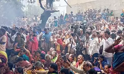 आज तिरुचेंदूर के मुरुगन मंदिर में कुदामुझु की पूजा की गई! लाखों श्रद्धालु एकत्रित हुए