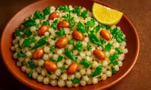 Sabudana Upma Recipe: मिनटों में ऐसे बनाएं टेस्टी और हेल्दी साबूदाना उपमा