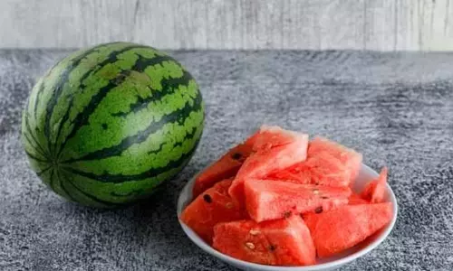 कोलन कैंसर के रिस्क को घटाते हैं ये 8 फूड्स, एक्सपर्ट की राय