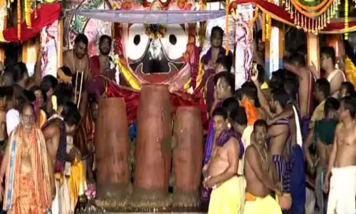 भगवान जगन्नाथ और उनके भाई-बहनों का आज पुरी में अद्भुत अनुष्ठान भगवान जगन्नाथ और उनके भाई-बहनों का आज पुरी में अद्भुत अनुष्ठान