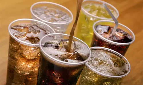 गर्मी से राहत पाने के लिए सॉफ्ट ड्रिंक पीते हैं? जानिए इसके घातक प्रभाव
