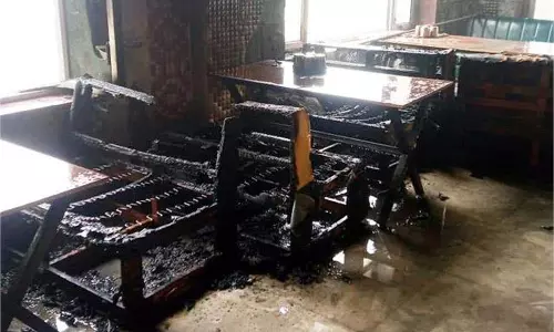 Sirmaur: ढाबे में लगी भीषण आग, लाखों रुपए का नुकसान Sirmaur: ढाबे में लगी भीषण आग, लाखों रुपए का नुकसान