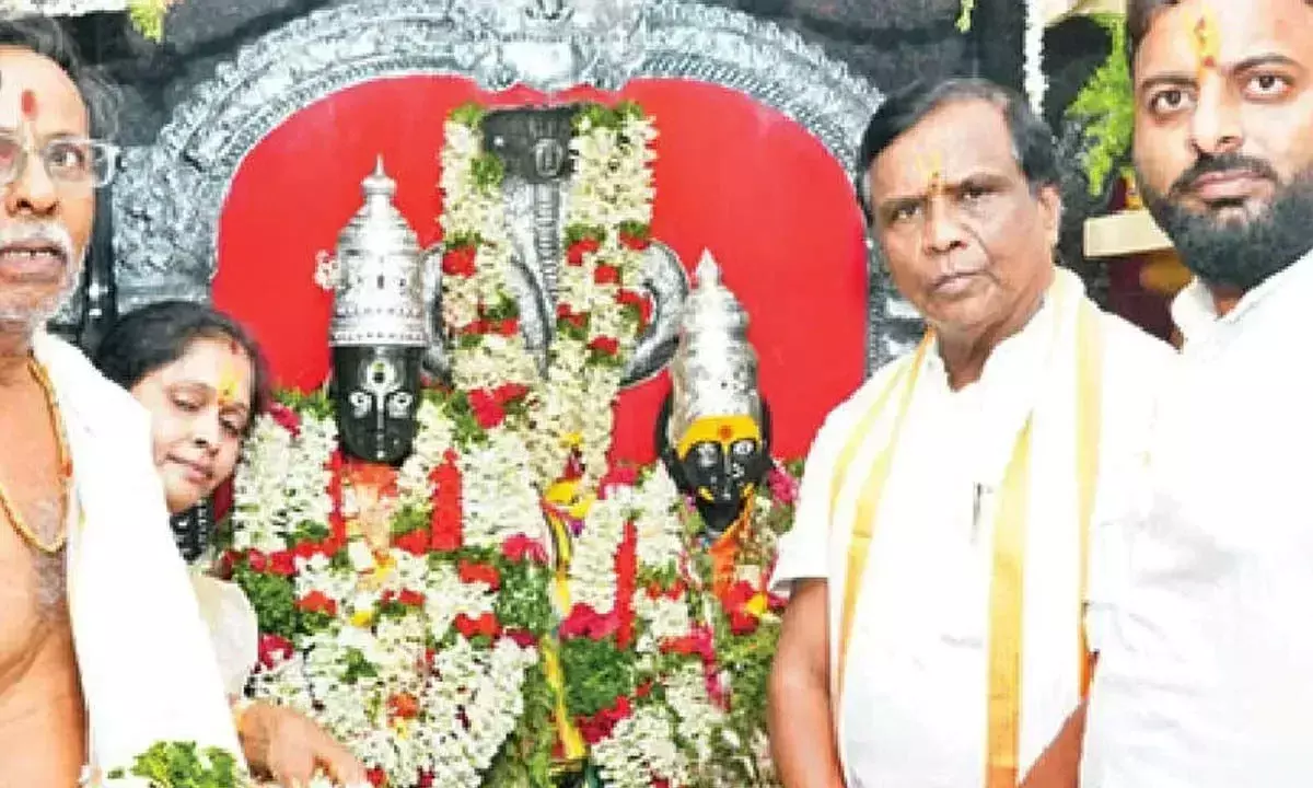 Telangana: विधायक धनपाल ने एकादशी पर विशेष पूजा की