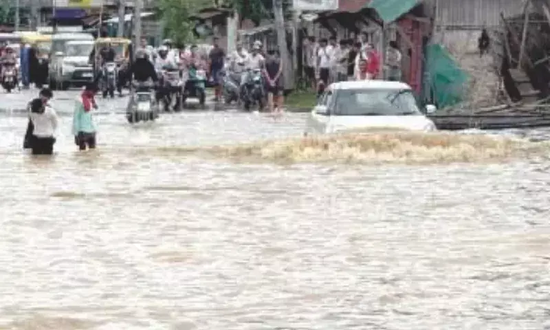Nagaland: दीमापुर में लगातार बारिश से 3 लोगों की मौत, उड़ानें रद्द, सड़कें जलमग्न