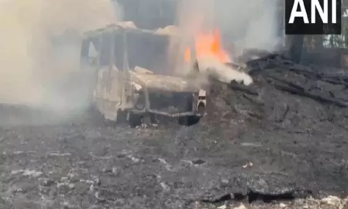 Mumbai: एपीएमसी मार्केट के पास ट्रक टर्मिनल गोदाम में लगी भीषण आग