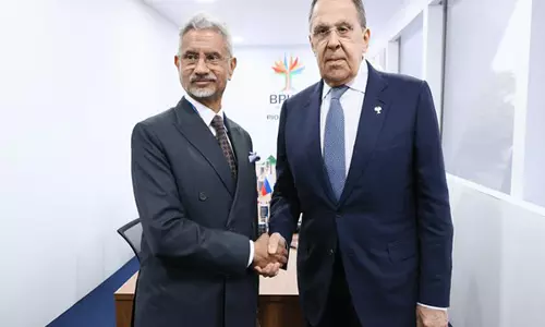 Jaishankar ने ब्रिक्स शिखर सम्मेलन से इतर रूसी समकक्ष लावरोव से बातचीत की