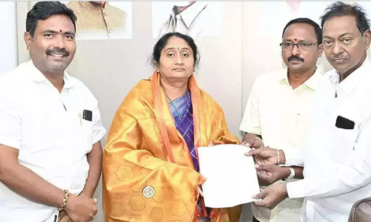 Andhra: नागरालु के नेताओं ने बीसी-डी श्रेणी का जाति प्रमाण पत्र मांगा Andhra: नागरालु के नेताओं ने बीसी-डी श्रेणी का जाति प्रमाण पत्र मांगा