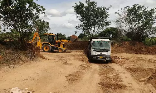 मुनगनहल्ली झील का जलस्तर दिनदहाड़े पता चला : अधिकारियों की अक्षमता मुनगनहल्ली झील का जलस्तर दिनदहाड़े पता चला : अधिकारियों की अक्षमता