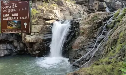 Sundergarh : बादलगिरी झरने में इंजीनियरिंग का छात्र लापता