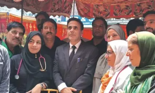 आशूरा पर SKIMS ने आलमगिरी बाजार में चिकित्सा व रक्तदान शिविर लगाया