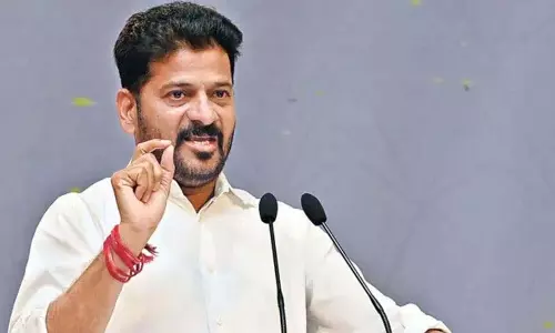 रेवंत रेड्डी की चुप्पी और महिलाओं से पौधारोपण की अपील