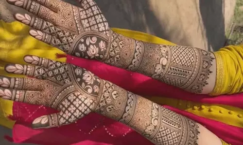 Sawan Mehndi Designs: सावन में अपने हाथों को दें ट्रेडिशनल और ट्रेंडी लुक का परफेक्ट कॉम्बो, ये मेहंदी डिजाइन बना देंगे सबको दीवाना
