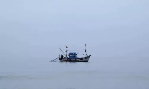 महाराष्ट्र तट पर देखी गई संदिग्ध नाव की तलाश जारी