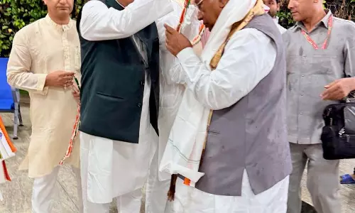 मल्लिकार्जुन खरगे रायपुर पहुंचे मल्लिकार्जुन खरगे रायपुर पहुंचे