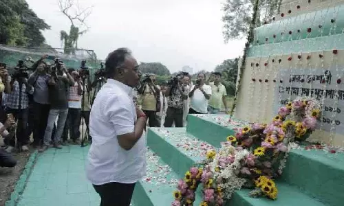 समिक भट्टाचार्य ने TMC को हटाने के लिए बसु का आह्वान किया समिक भट्टाचार्य ने TMC को हटाने के लिए बसु का आह्वान किया
