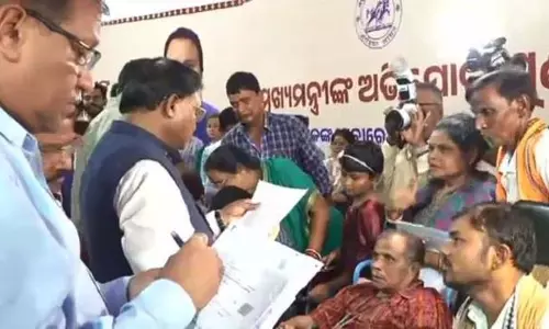 CM मोहन चरण माझी ने भुवनेश्वर में शिकायत सुनवाई की CM मोहन चरण माझी ने भुवनेश्वर में शिकायत सुनवाई की