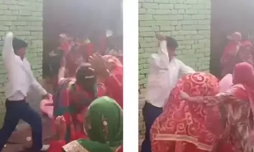 रस्म के नाम पर सरेआम दुल्हन पर बरसाए थप्पड़, देखें VIDEO