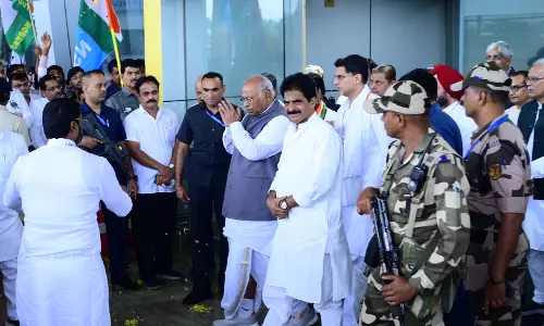 मल्लिकार्जुन खरगे का मोबाइल चुरा सकते है कांग्रेसी, गृहमंत्री ने चुटकी लेते जताई चिंता मल्लिकार्जुन खरगे का मोबाइल चुरा सकते है कांग्रेसी, गृहमंत्री ने चुटकी लेते जताई चिंता