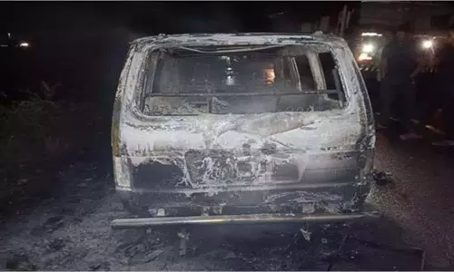 Ujjain: बाइक और मारुति वैन की जोरदार टक्कर में दो युवकों की मौत Ujjain: बाइक और मारुति वैन की जोरदार टक्कर में दो युवकों की मौत